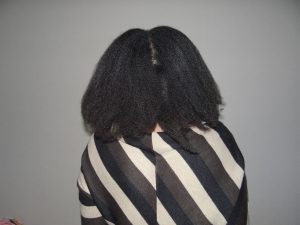 cheveux crépus étirés au sèche cheveux -tension method